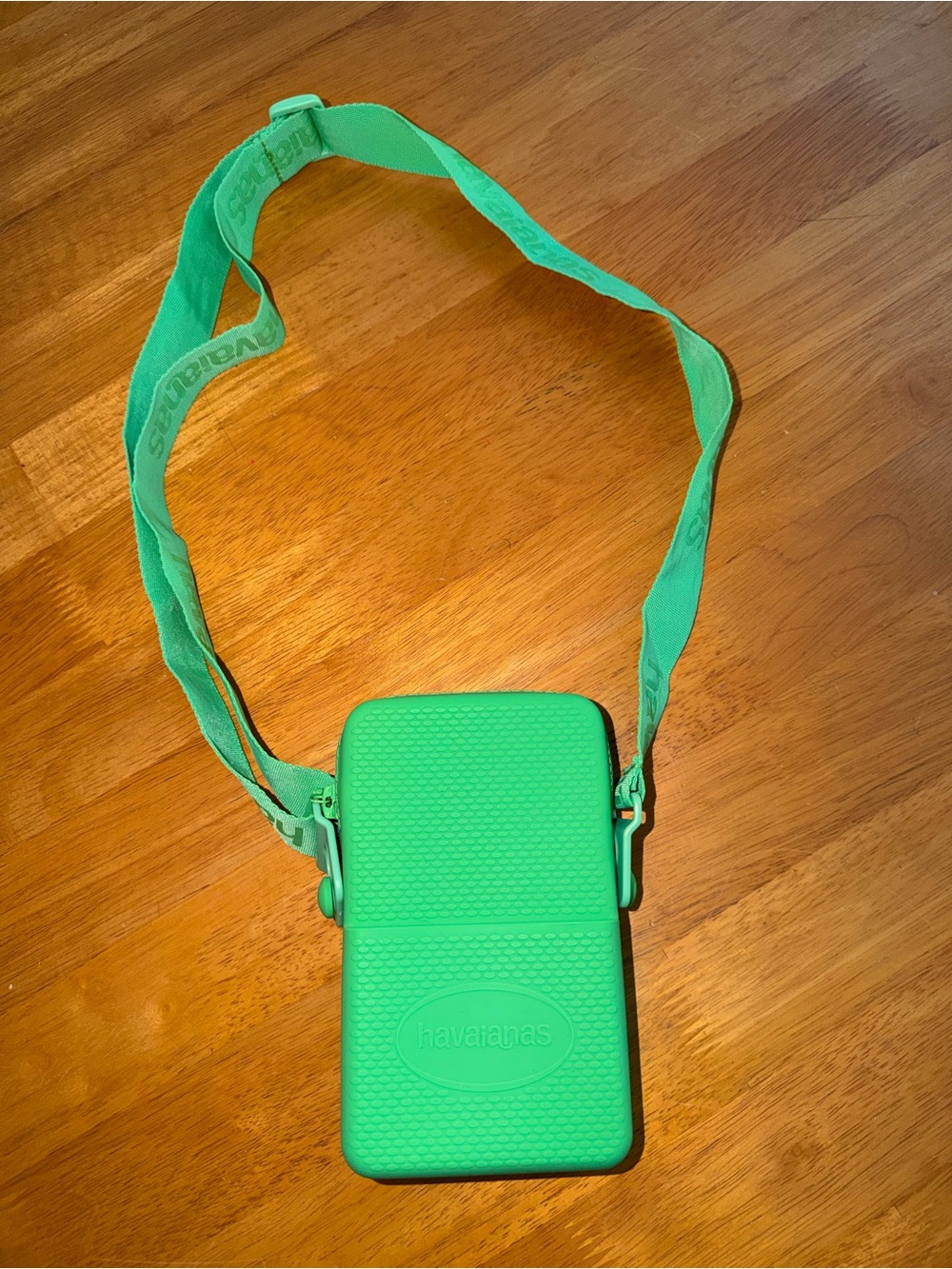 Havaianas Green Crossbody Street Bag ! NWOT. Perfect for pool and beach. 🌞